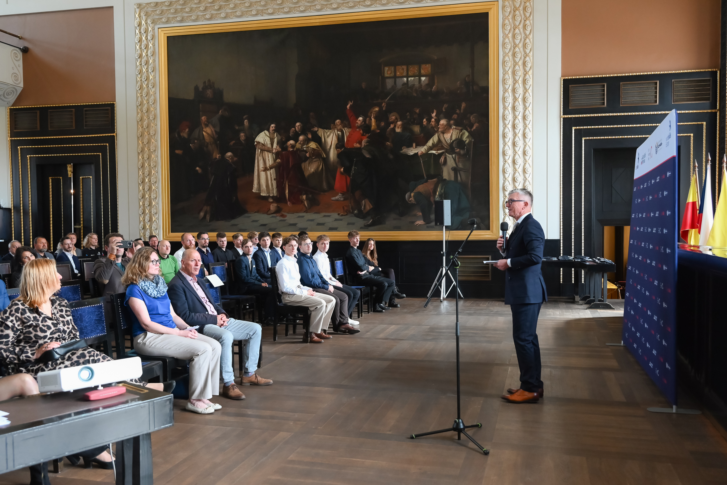 Zahájení setkání účastníků - za HK ČR prezident Zdeněk Zajíček